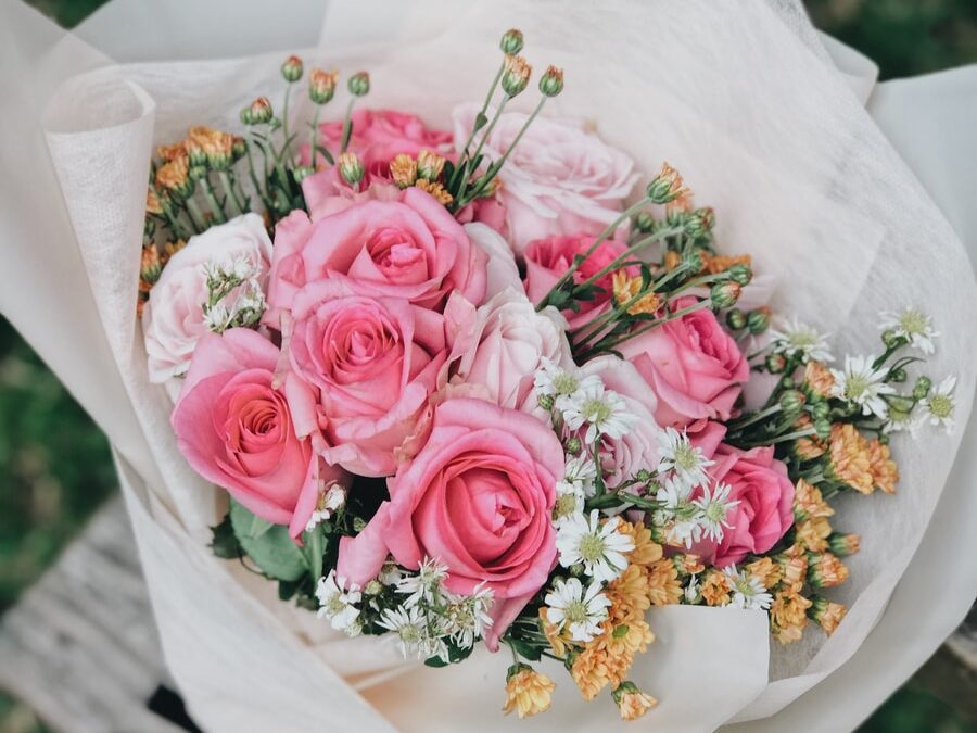 pink and white rose bouquet